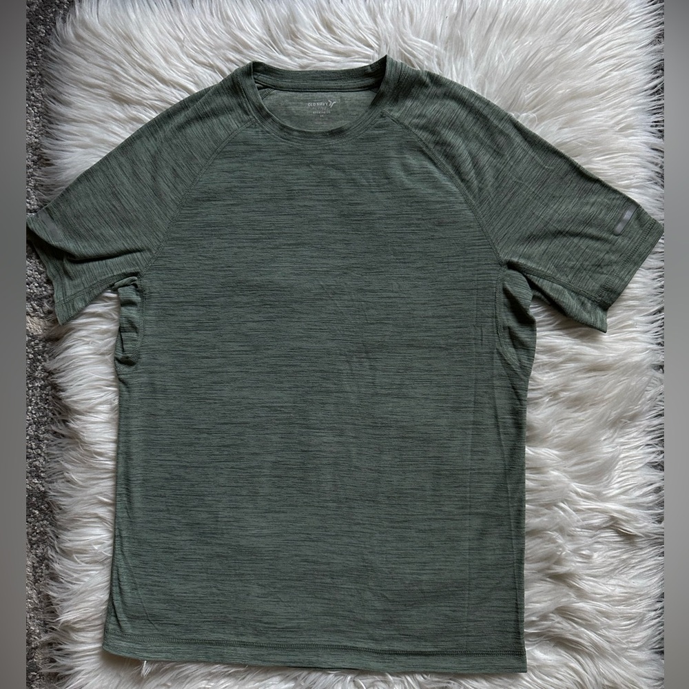 Old Navy core athletic T-shirt